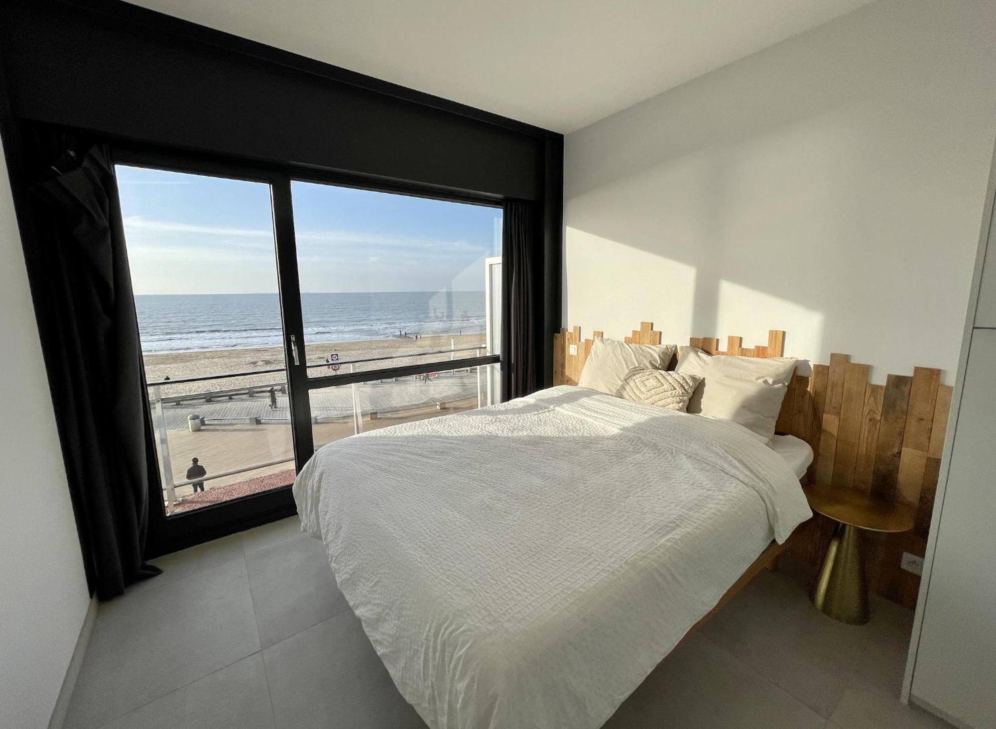 Panoramic Seaview Apartment With Free Private Garage Остенде Экстерьер фото